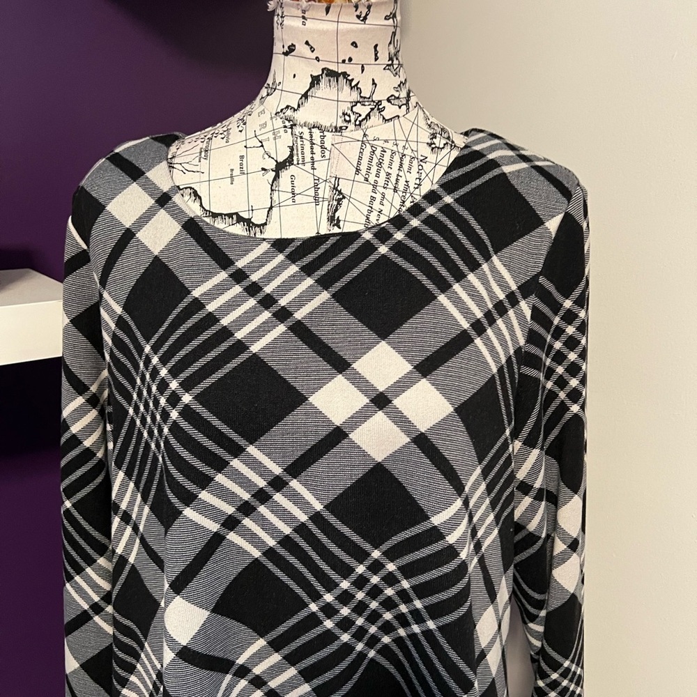 7 for $30 R&K Plaid Plus Size Long Sleeve Dress - Picture 2 of 10